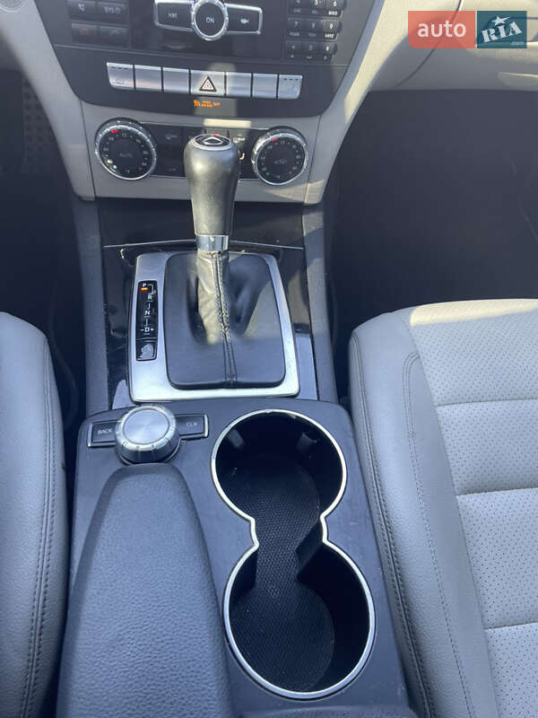 Купе Mercedes-Benz C-Class 2011 в Киеве фото 25 Купе Mercedes-Benz C-Class 2011 в Киеве