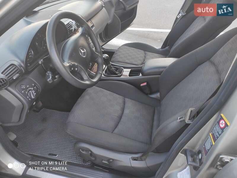 Универсал Mercedes-Benz C-Class 2004 в Киеве