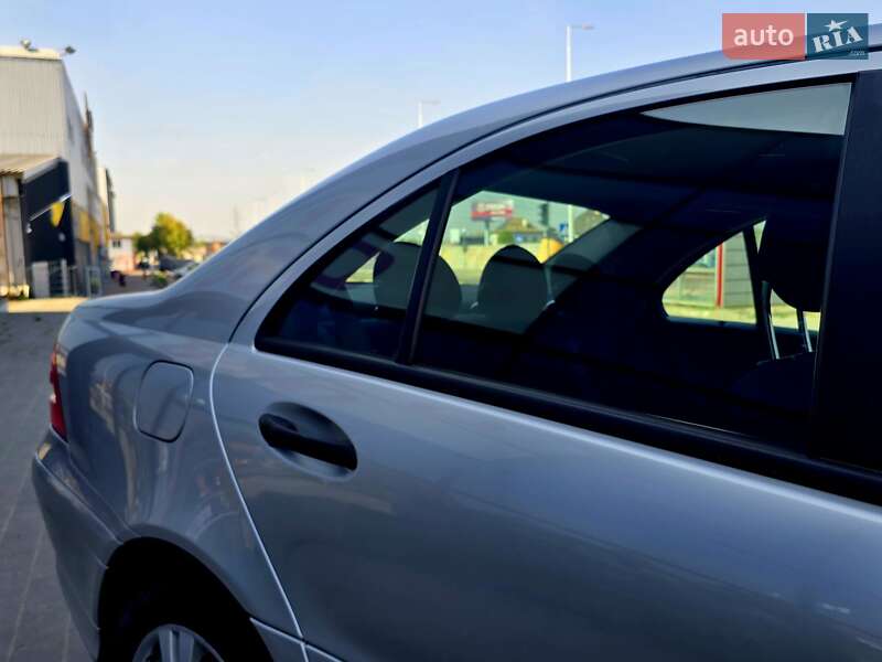 Седан Mercedes-Benz C-Class 2005 в Ивано-Франковске