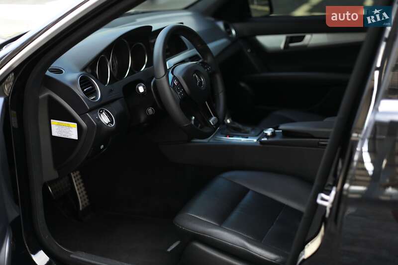 Седан Mercedes-Benz C-Class 2012 в Винниках
