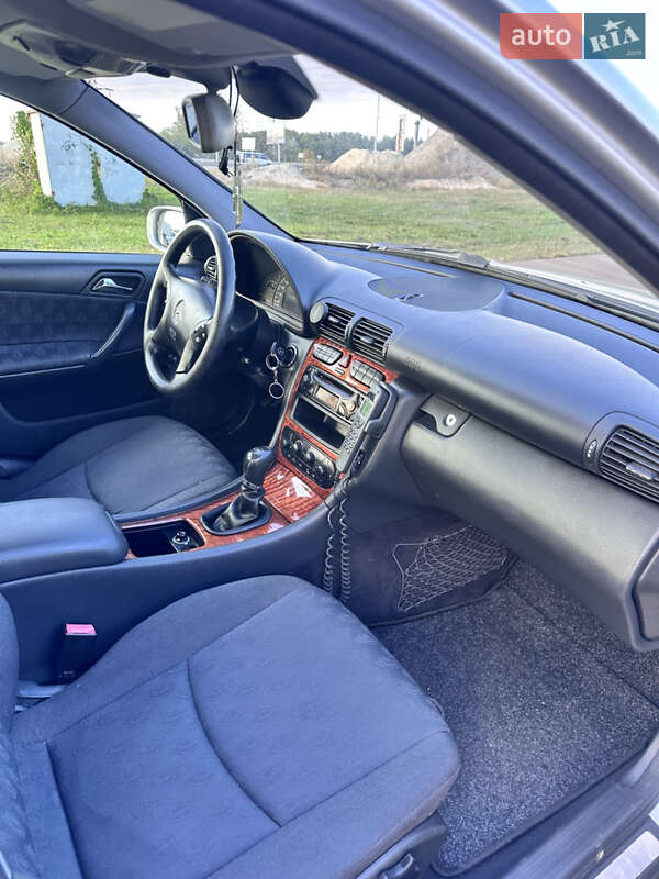 Седан Mercedes-Benz C-Class 2001 в Києві