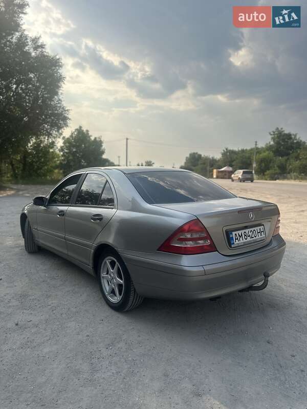 Седан Mercedes-Benz C-Class 2003 в Запоріжжі