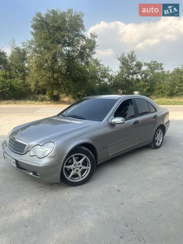 Седан Mercedes-Benz C-Class 2003 в Запоріжжі