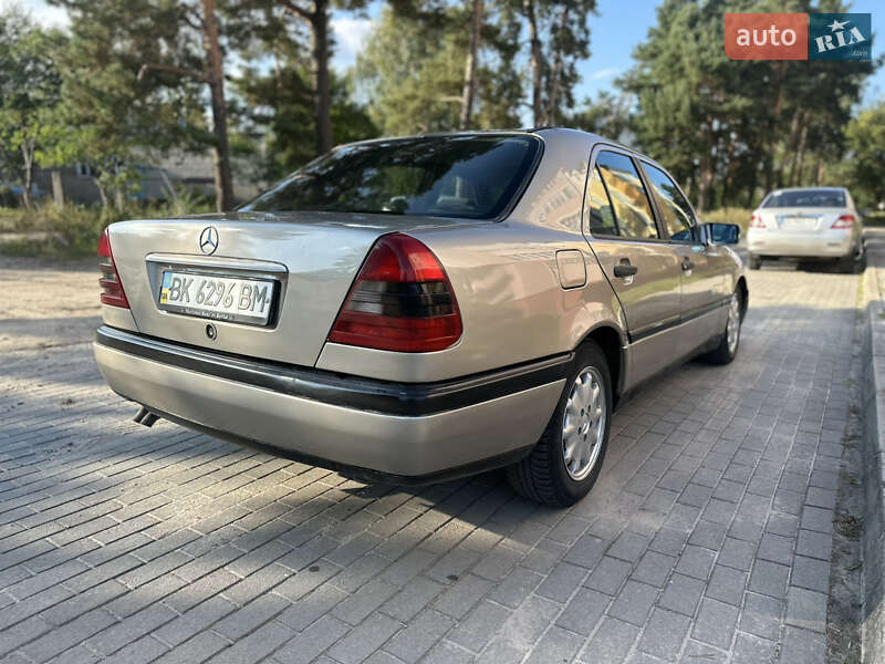 Седан Mercedes-Benz C-Class 1995 в Славуті