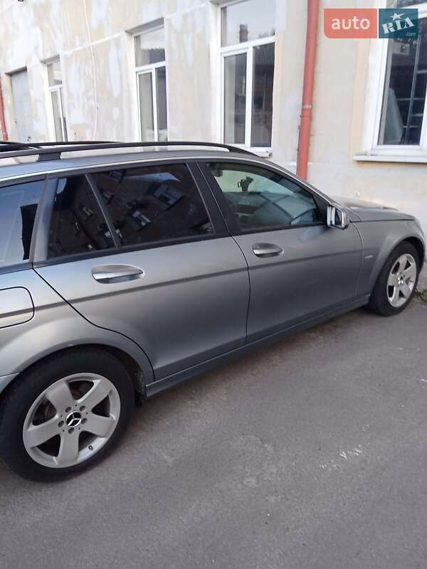 Универсал Mercedes-Benz C-Class 2010 в Львове