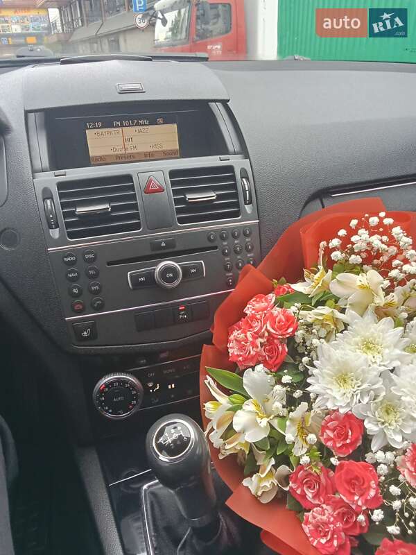 Универсал Mercedes-Benz C-Class 2010 в Львове