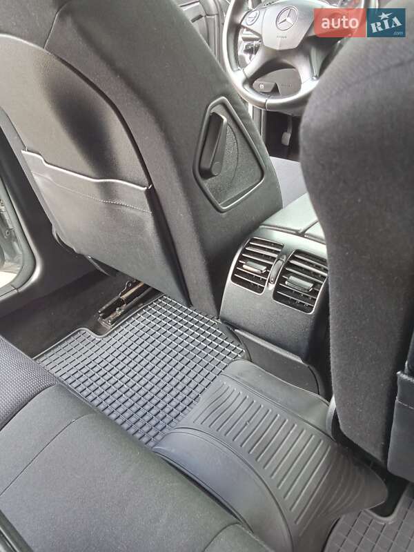 Универсал Mercedes-Benz C-Class 2010 в Львове
