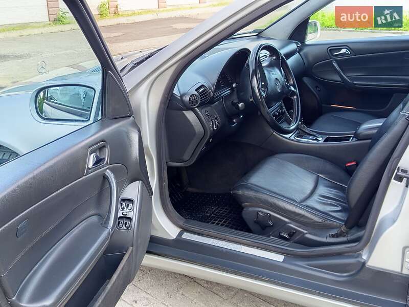 Універсал Mercedes-Benz C-Class 2002 в Рівному