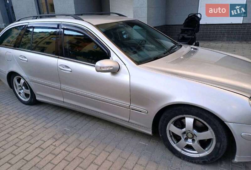 Універсал Mercedes-Benz C-Class 2003 в Івано-Франківську