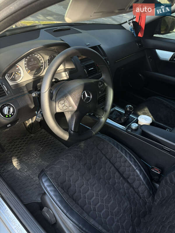 Седан Mercedes-Benz C-Class 2007 в Черновцах