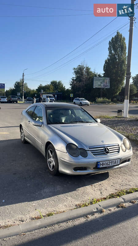 Купе Mercedes-Benz C-Class 2001 в 