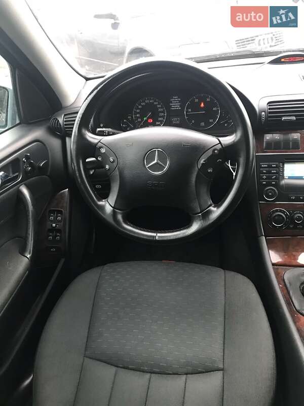 Седан Mercedes-Benz C-Class 2005 в Запорожье