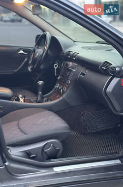 Універсал Mercedes-Benz C-Class 2004 в 