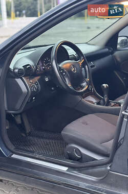 Універсал Mercedes-Benz C-Class 2004 в 