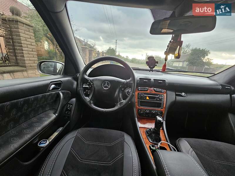 Седан Mercedes-Benz C-Class 2003 в Вараше