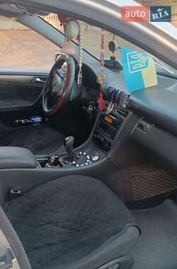 Седан Mercedes-Benz C-Class 2003 в  фото 5 Седан Mercedes-Benz C-Class 2003 в