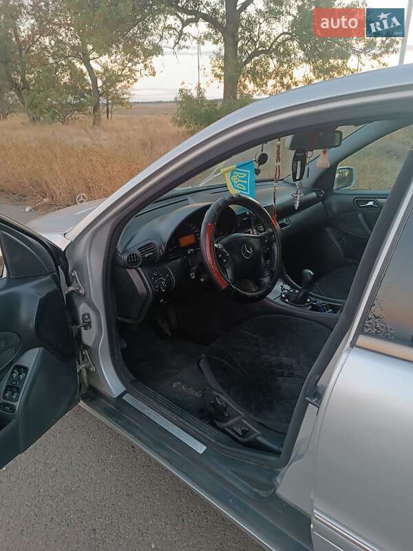 Седан Mercedes-Benz C-Class 2003 в Овідіополі