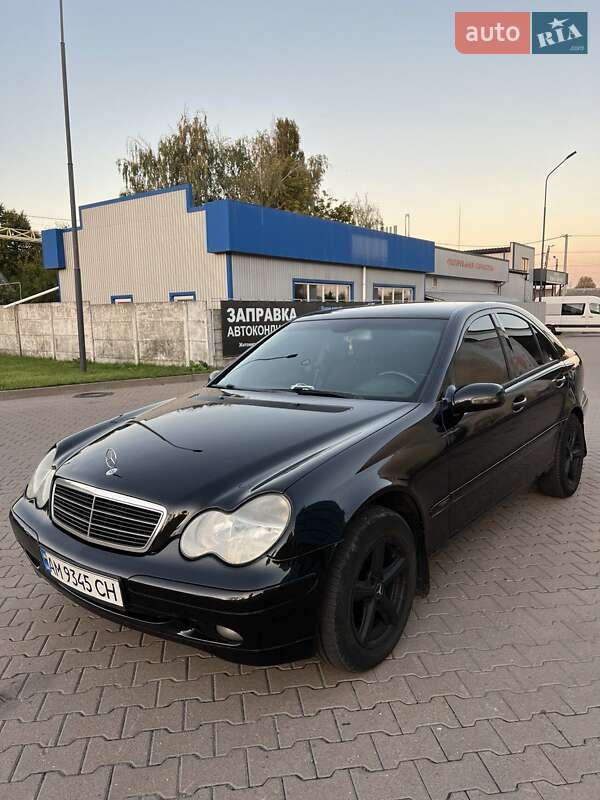 Седан Mercedes-Benz C-Class 2002 в 