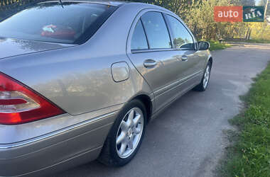 Седан Mercedes-Benz C-Class 2003 в  фото 12 Седан Mercedes-Benz C-Class 2003 в