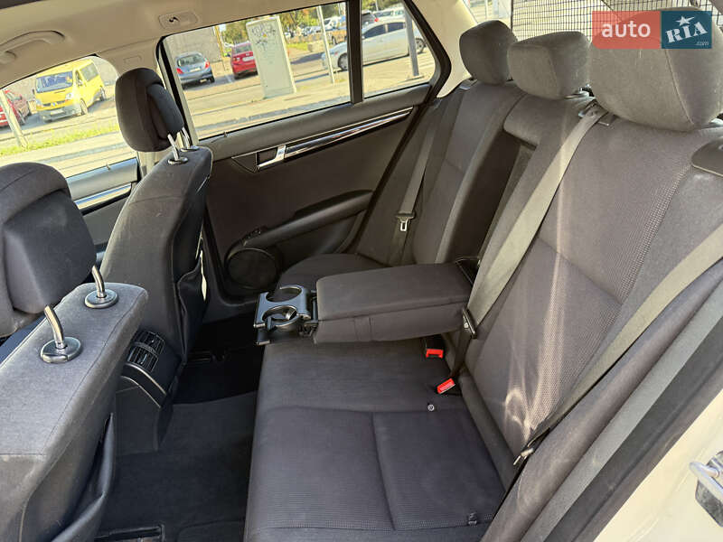 Універсал Mercedes-Benz C-Class 2010 в Києві