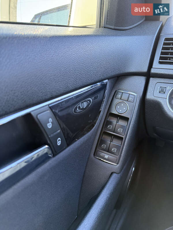 Універсал Mercedes-Benz C-Class 2010 в Києві
