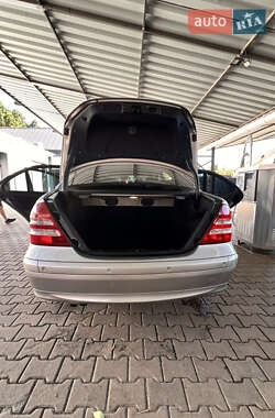 Седан Mercedes-Benz C-Class 2004 в 