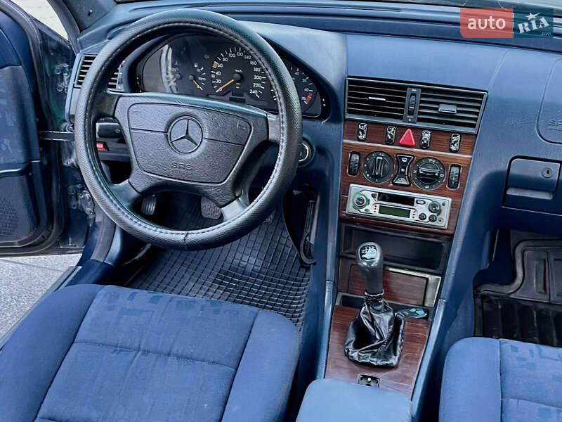 Седан Mercedes-Benz C-Class 1997 в Ивано-Франковске
