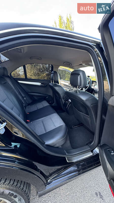 Седан Mercedes-Benz C-Class 2008 в Кривом Роге