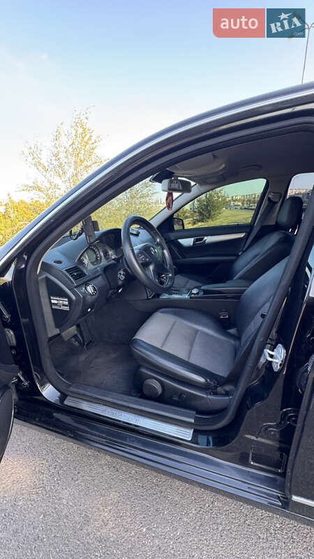 Седан Mercedes-Benz C-Class 2008 в Кривом Роге