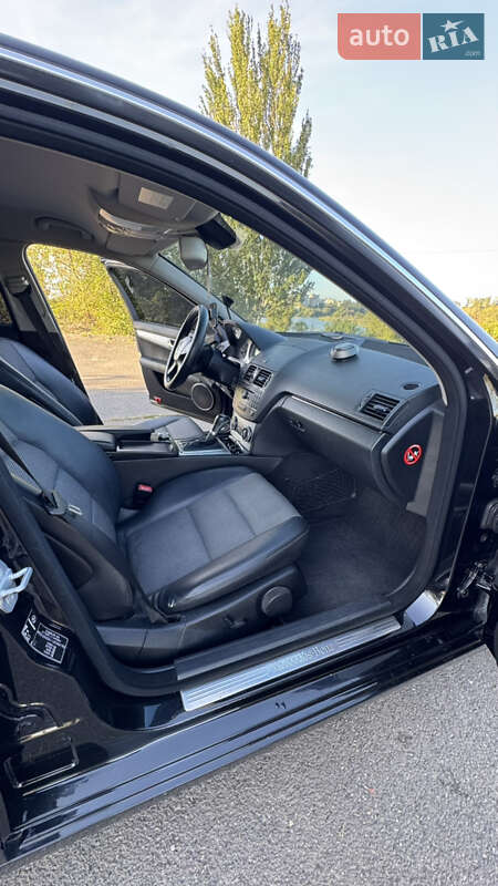 Седан Mercedes-Benz C-Class 2008 в Кривом Роге