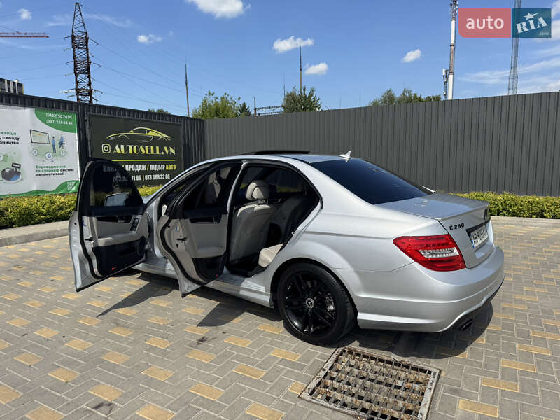 Седан Mercedes-Benz C-Class 2012 в Виннице