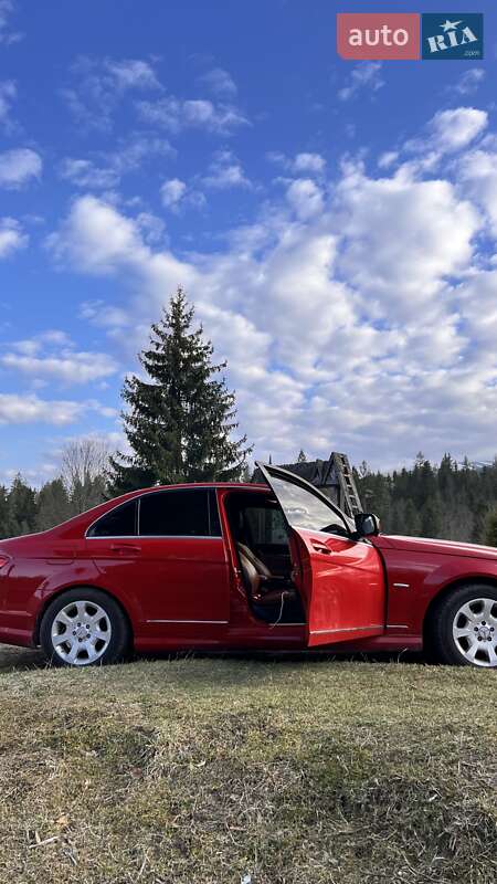 Седан Mercedes-Benz C-Class 2008 в Воловце