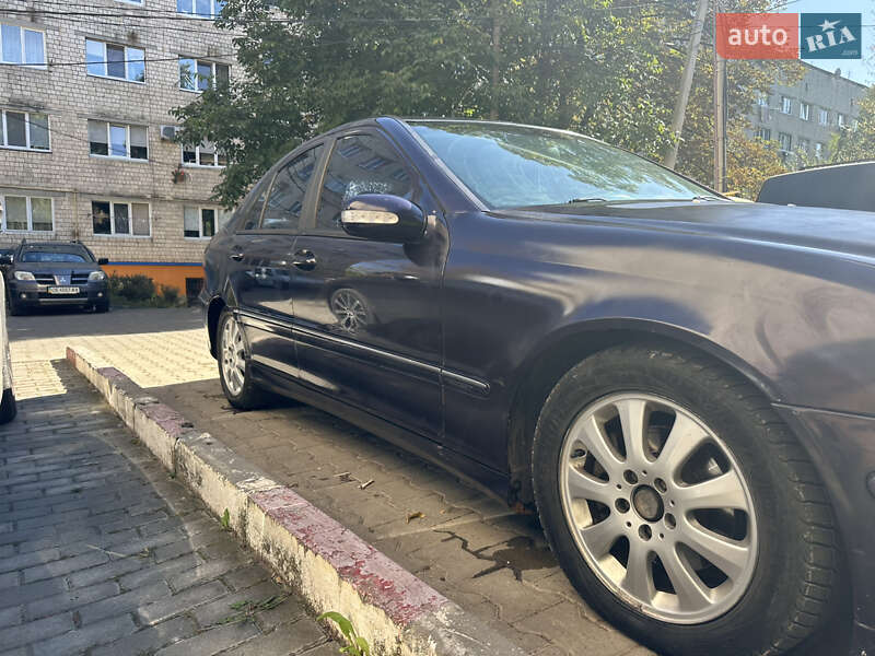 Седан Mercedes-Benz C-Class 2001 в Черновцах