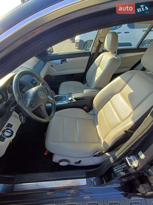Универсал Mercedes-Benz C-Class 2012 в Черновцах