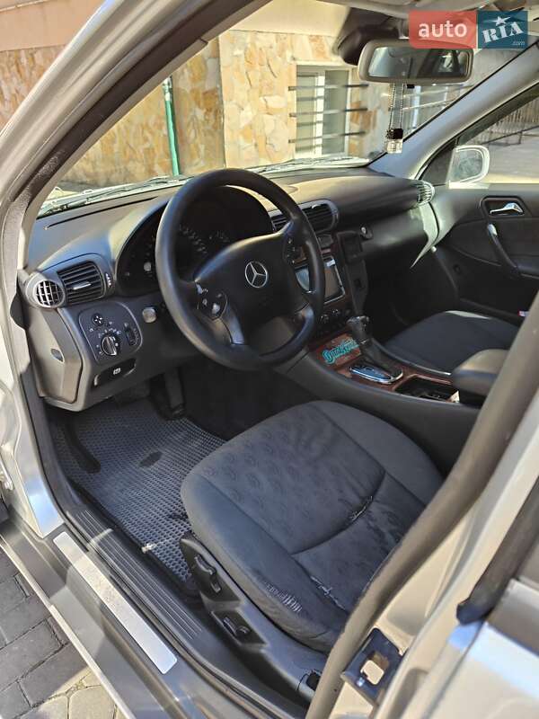 Седан Mercedes-Benz C-Class 2001 в Черновцах
