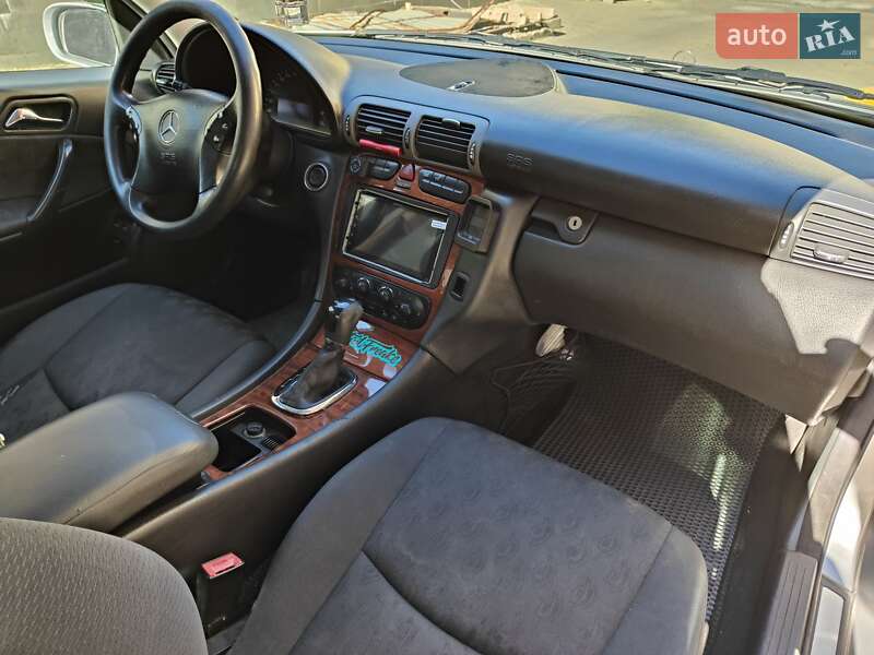 Седан Mercedes-Benz C-Class 2001 в Черновцах