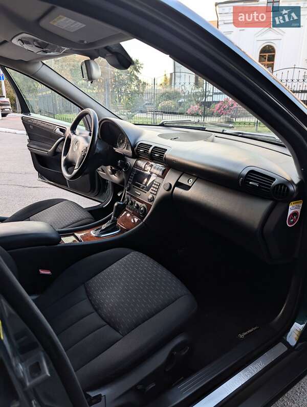 Универсал Mercedes-Benz C-Class 2006 в Житомире