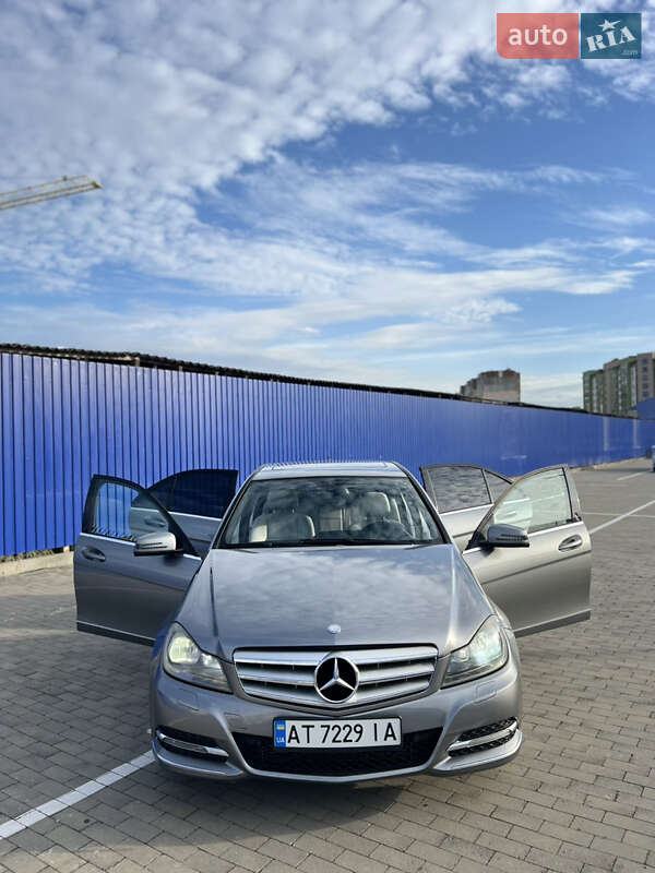 Седан Mercedes-Benz C-Class 2011 в Ивано-Франковске