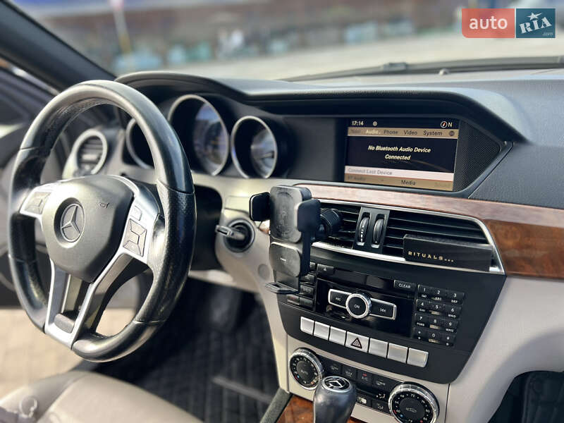 Седан Mercedes-Benz C-Class 2011 в Ивано-Франковске
