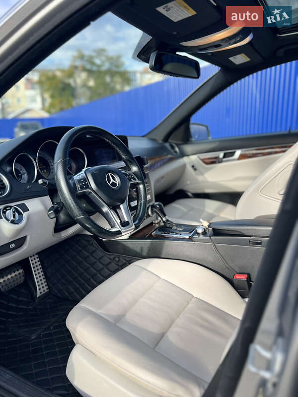 Седан Mercedes-Benz C-Class 2011 в Ивано-Франковске