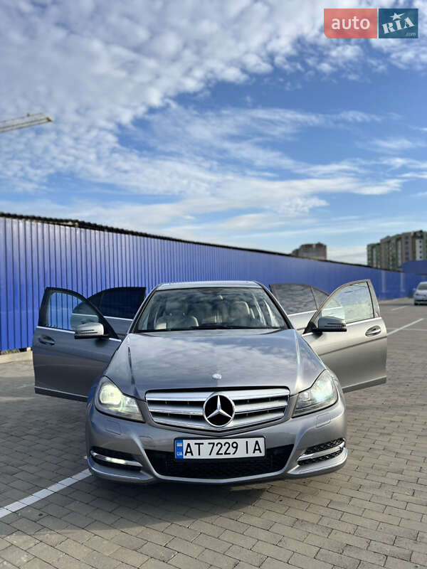 Седан Mercedes-Benz C-Class 2011 в Ивано-Франковске