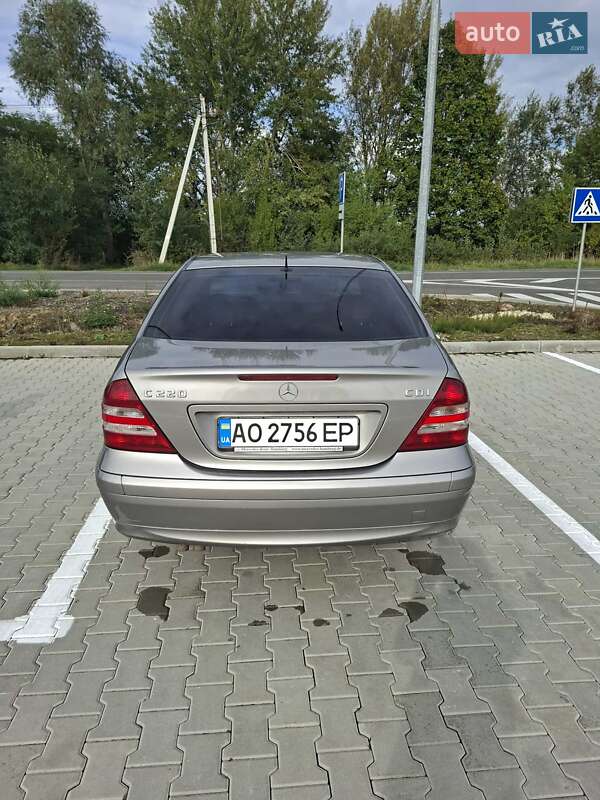 Седан Mercedes-Benz C-Class 2004 в Ужгороде