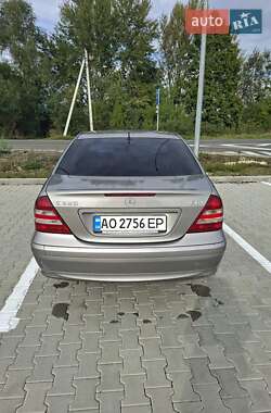 Седан Mercedes-Benz C-Class 2004 в 
