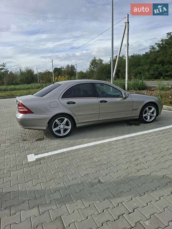 Седан Mercedes-Benz C-Class 2004 в Ужгороде