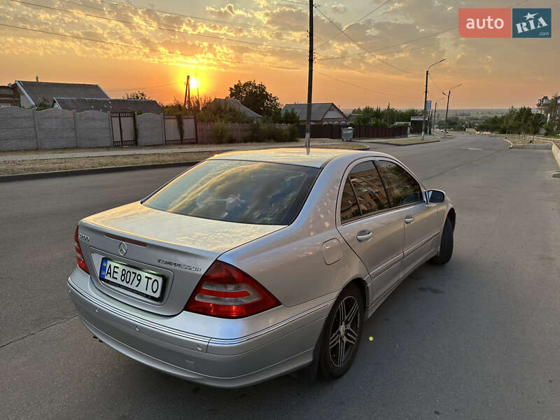 Седан Mercedes-Benz C-Class 2004 в Запоріжжі