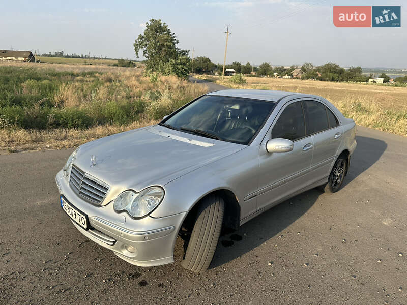 Седан Mercedes-Benz C-Class 2004 в Запоріжжі