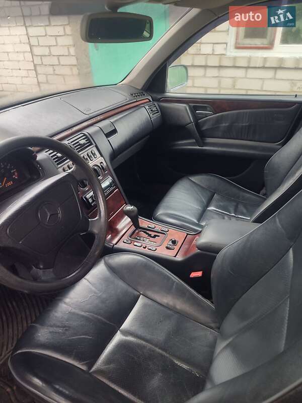 Седан Mercedes-Benz C-Class 1999 в Днепре