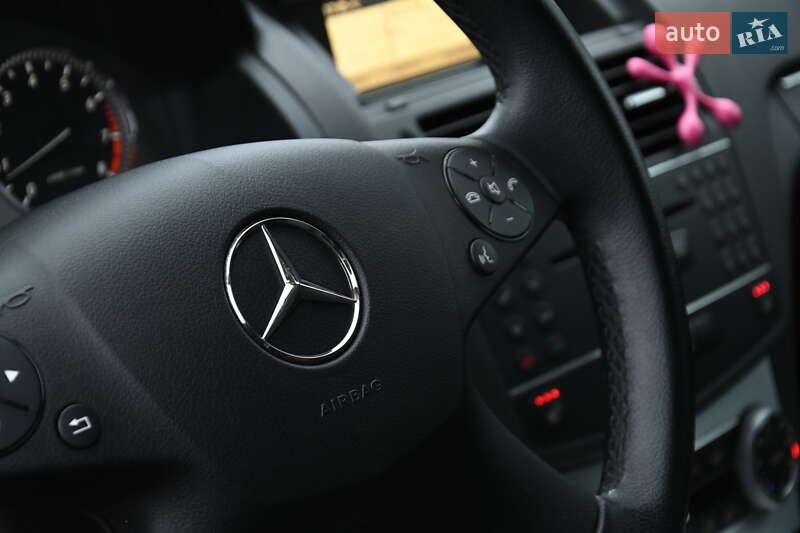 Седан Mercedes-Benz C-Class 2009 в Бердичеве
