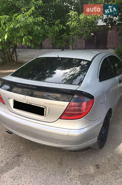 Купе Mercedes-Benz C-Class 2001 в 