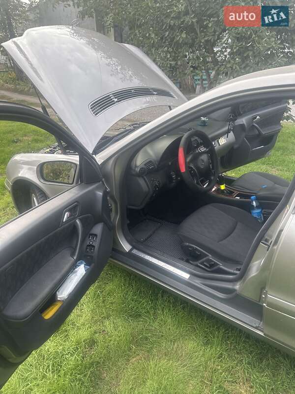 Седан Mercedes-Benz C-Class 2003 в Запоріжжі